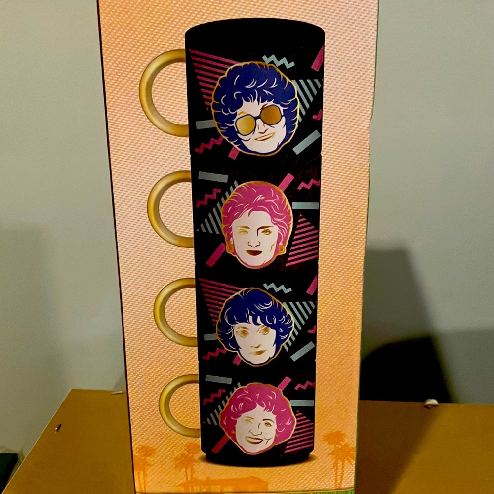 Set of 4 ceramic mugs. The Golden Girls. Never been open! Collectibles.